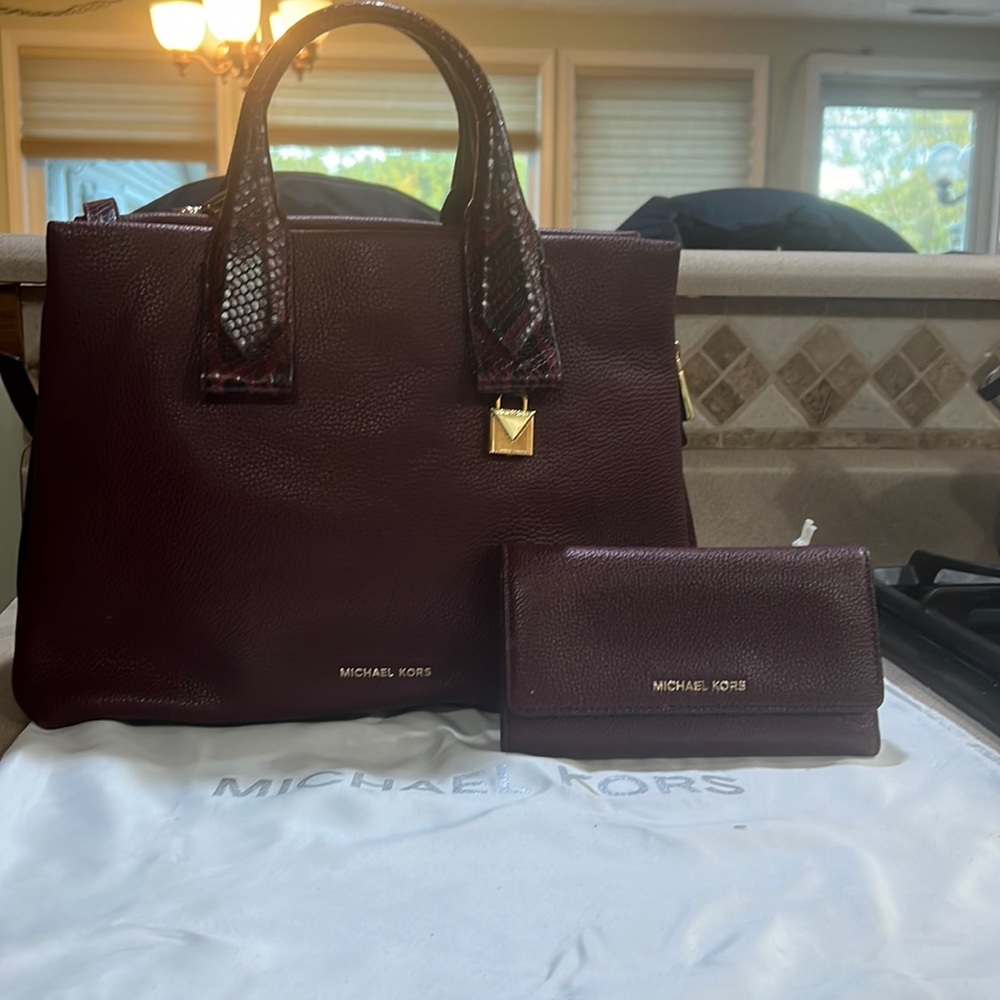 ✨✨100% AUTHENTIC MICHAEL KORS BAG!!!✨✨